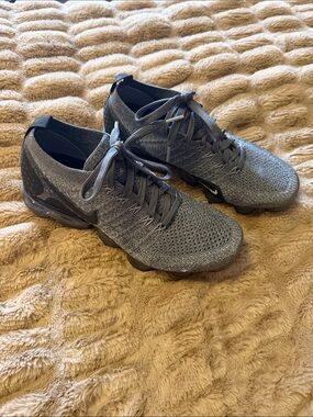 VGUC Nike Vapormax Women’s Flyknit Running Shoes - Gray